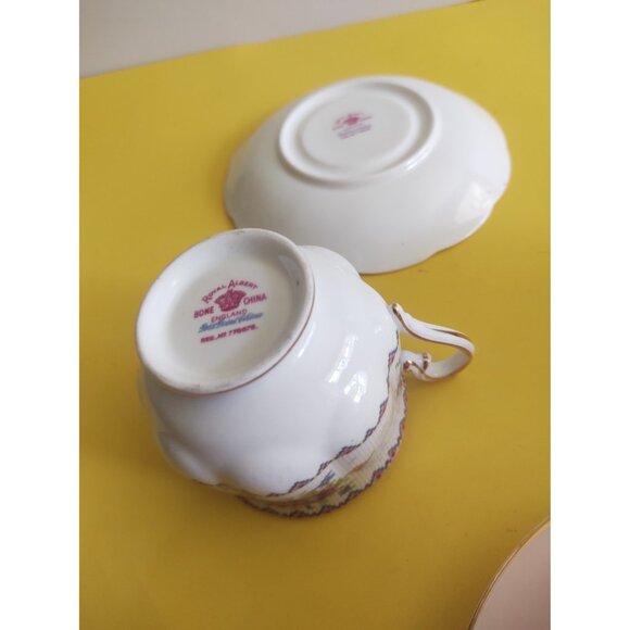 VINTAGE ROYAL ALBERT "Petit Point China" TEACUP & SAUCER SET  ENGLAND - Picture 14 of 14